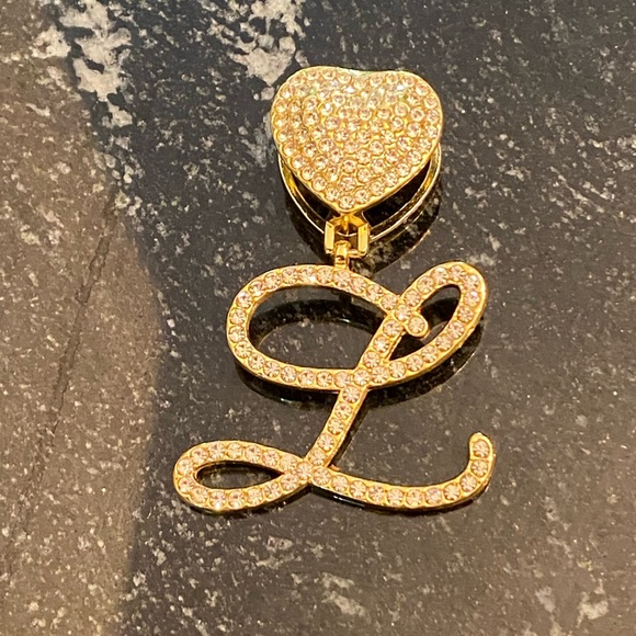 Diamond Initial L pendant - Picture 3 of 8